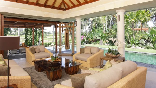 Villa Sarasvati - Living area by the pool